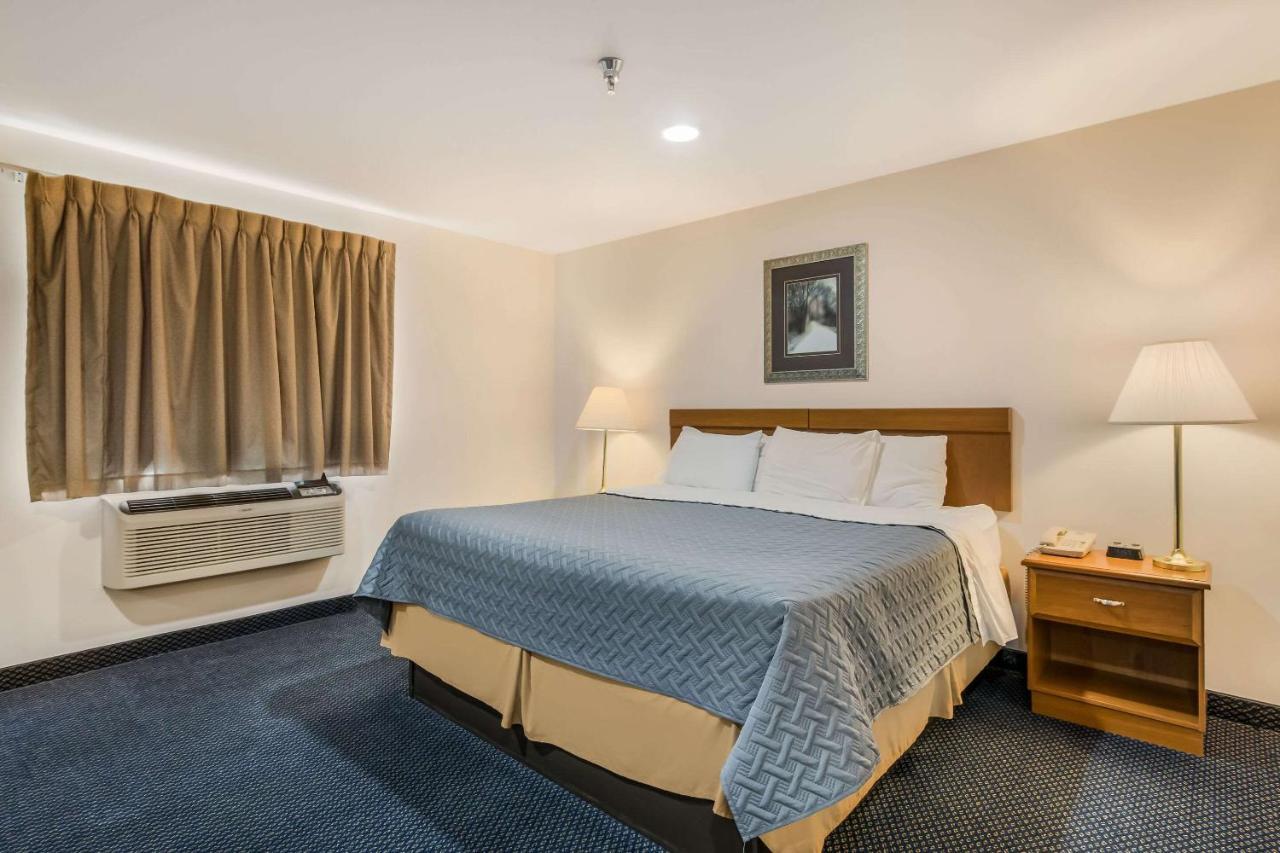 Econo Lodge *